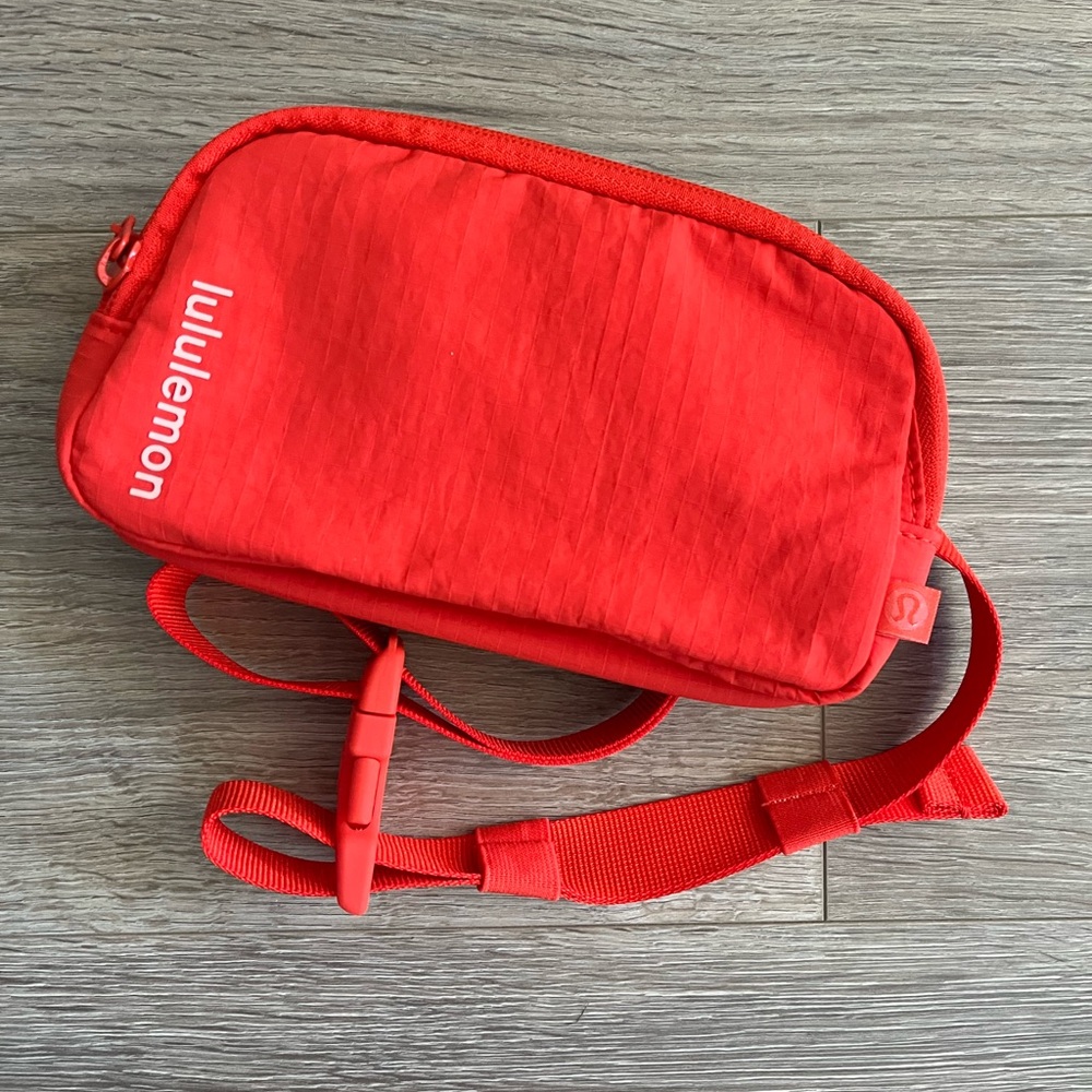 LULULEMON Mini Belt Bag Solar Orange 0.7L
No Longer Available Online